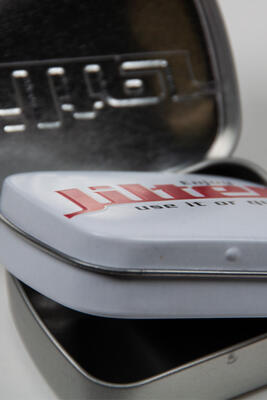 Jilter® - J-Box - Metalldose geprägt mit Jilter® Logo